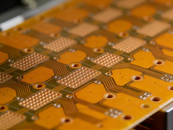 FPC紫外皮秒激光钻孔 (4).jpg