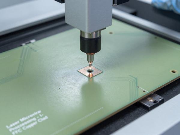 FPC铜基板激光微孔加工 (2).jpg FPC铜基板激光微孔加工 (2).jpg